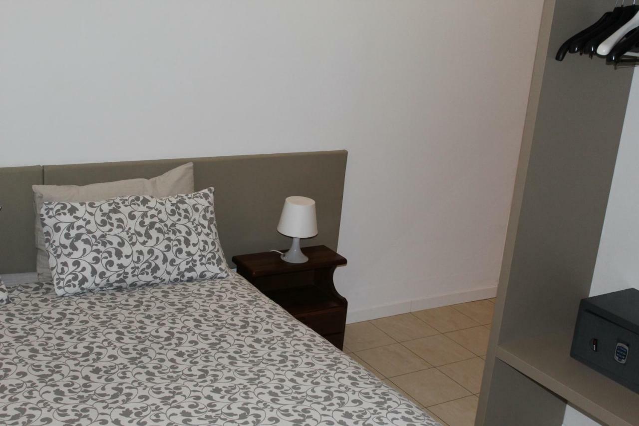 Villa Ferri Apartments Padova Bagian luar foto